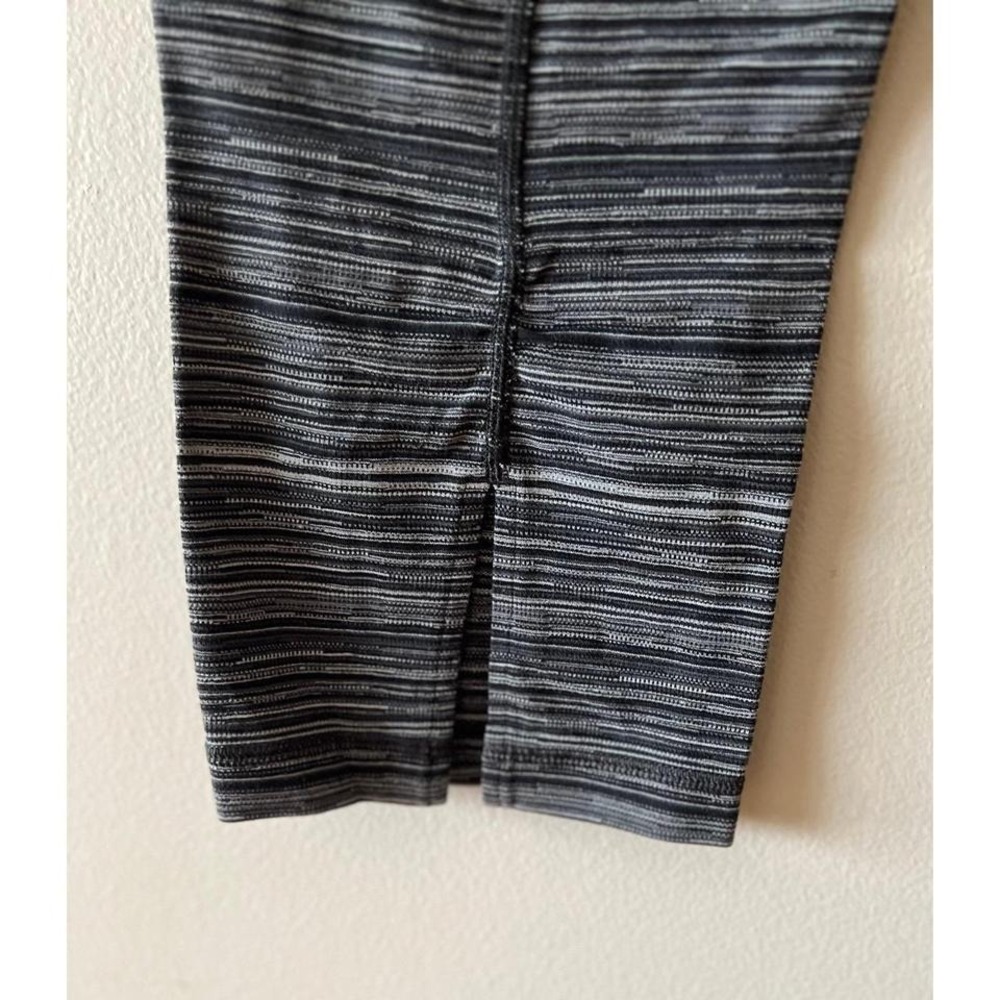 Lululemon Gather & Crow Cropped Legging Size 4 - Picture 4 of 6